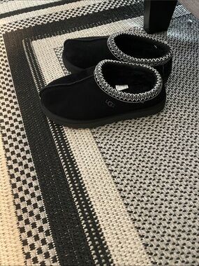 UGG Black Knit-Trim big kids 6